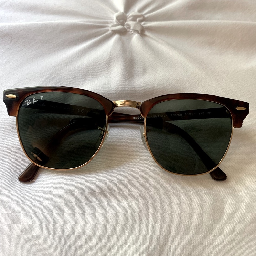 Almost new Clubmaster Classic Ray-Bans